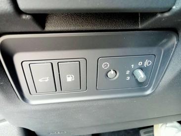 Land Rover Range Rover Evoque P300e — photo 18