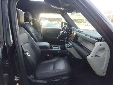 Land Rover Defender 90 D200 MHEV — photo 15