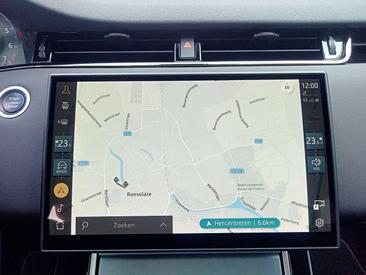 Land Rover Range Rover Evoque P300e — photo 24