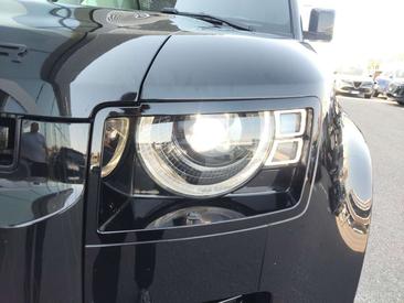 Land Rover Defender 90 D200 MHEV — photo 18