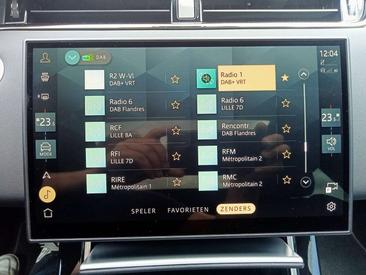 Land Rover Range Rover Evoque P300e — photo 27