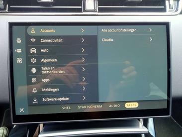 Land Rover Range Rover Evoque P300e — photo 30