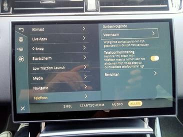 Land Rover Range Rover Evoque P300e — photo 31