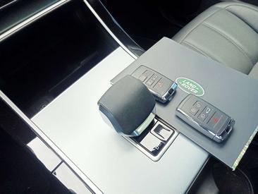 Land Rover Range Rover Evoque P300e — photo 33