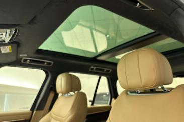 Land Rover Range Rover P460e — photo 10