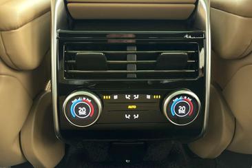 Land Rover Range Rover P460e — photo 21