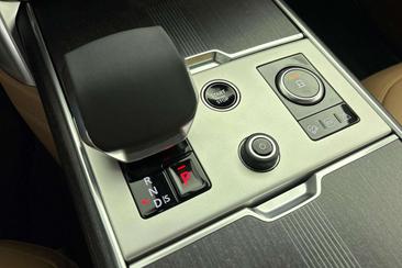 Land Rover Range Rover P460e — photo 27
