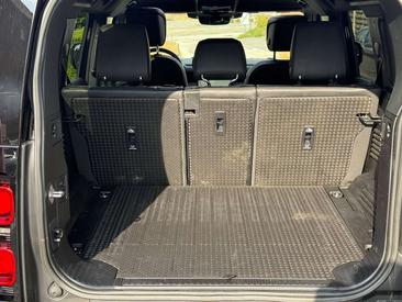 Land Rover Defender 110 D300 MHEV — photo 11