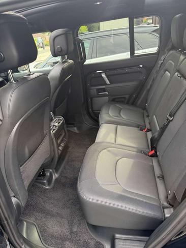 Land Rover Defender 110 D300 MHEV — photo 18