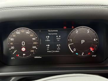 Land Rover Defender 110 D300 MHEV — photo 24