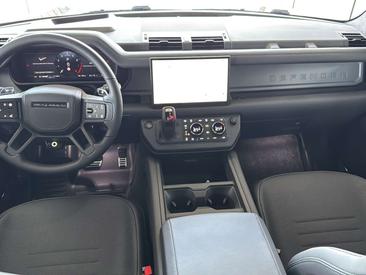Land Rover Defender P635 — photo 2