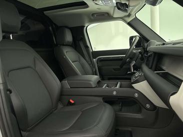 Land Rover Defender 90 D200 MHEV — photo 7