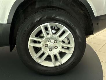Land Rover Defender 90 D200 MHEV — photo 10