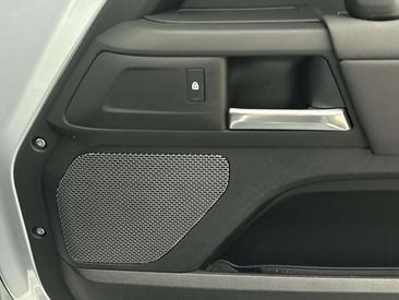 Land Rover Defender 90 D200 MHEV — photo 14