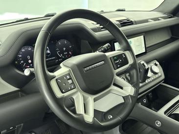 Land Rover Defender 90 D200 MHEV — photo 18