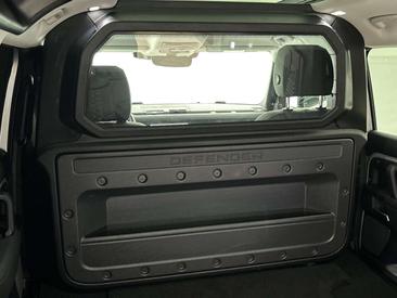 Land Rover Defender 90 D200 MHEV — photo 24