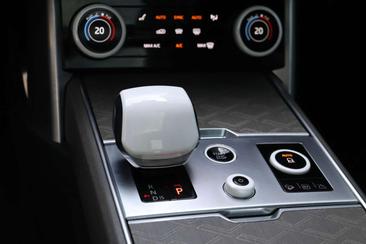 Land Rover Range Rover P510e — photo 13