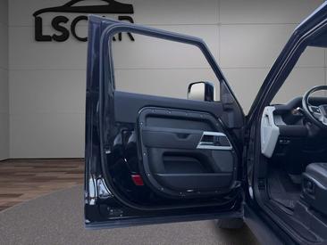 Land Rover Defender 90 D200 MHEV — photo 10