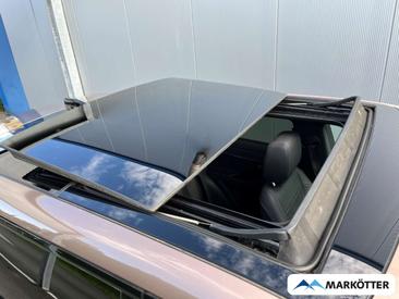 Land Rover Range Rover Evoque P300e — photo 16