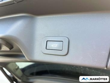 Land Rover Range Rover Evoque P300e — photo 17