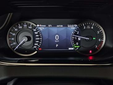 Land Rover Range Rover Evoque P300 — photo 14