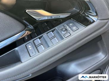 Land Rover Range Rover Evoque P300e — photo 18