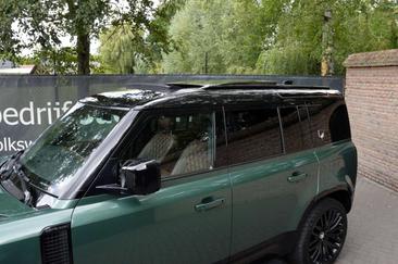 Land Rover Defender 110 P400e — photo 6
