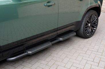 Land Rover Defender 110 P400e — photo 7