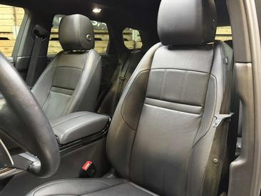 Land Rover Range Rover Evoque P300e — photo 4