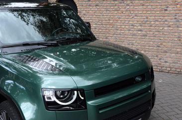Land Rover Defender 110 P400e — photo 11