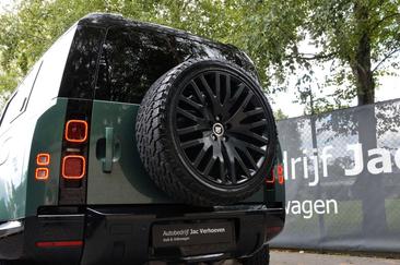 Land Rover Defender 110 P400e — photo 12