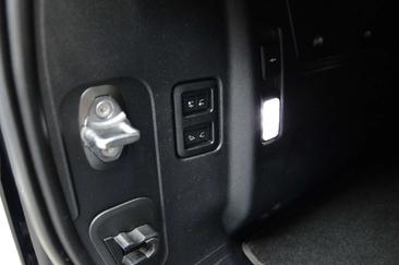 Land Rover Defender 110 P400e — photo 20