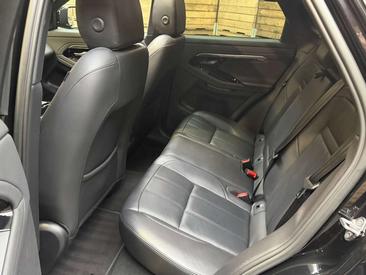 Land Rover Range Rover Evoque P300e — photo 13