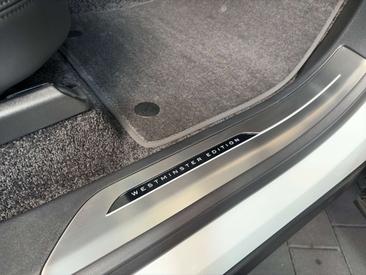 Land Rover Range Rover D300 — photo 26