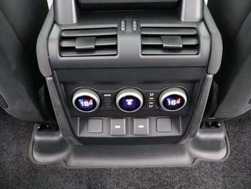 Land Rover Defender 110 P400e — photo 7