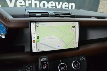 Land Rover Defender 110 P400e — photo 33