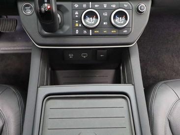 Land Rover Defender 110 P400e — photo 10