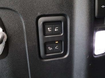 Land Rover Defender 110 P400e — photo 15