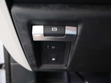 Land Rover Defender 110 P400e — photo 28