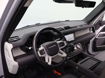 Land Rover Defender 110 P400e — photo 32