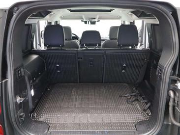 Land Rover Defender 110 P400e — photo 33