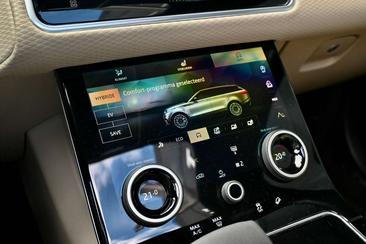 Land Rover Range Rover Velar P400e — photo 17