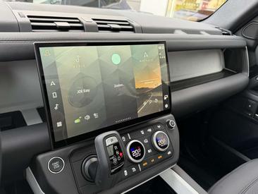 Land Rover Defender 90 D200 MHEV — photo 10