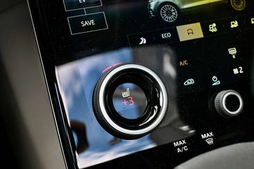 Land Rover Range Rover Velar P400e — photo 18