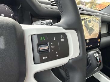 Land Rover Defender 90 D200 MHEV — photo 14