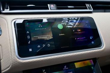 Land Rover Range Rover Velar P400e — photo 21