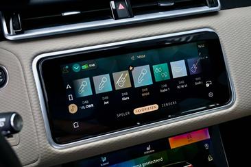 Land Rover Range Rover Velar P400e — photo 24