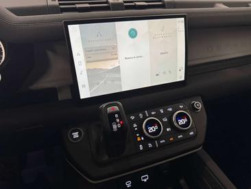 Land Rover Defender 90 D250 MHEV — photo 14