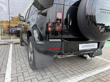 Land Rover Defender 90 D200 MHEV — photo 19
