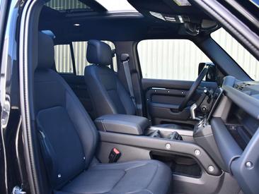 Land Rover Defender 130 D300 MHEV — photo 6